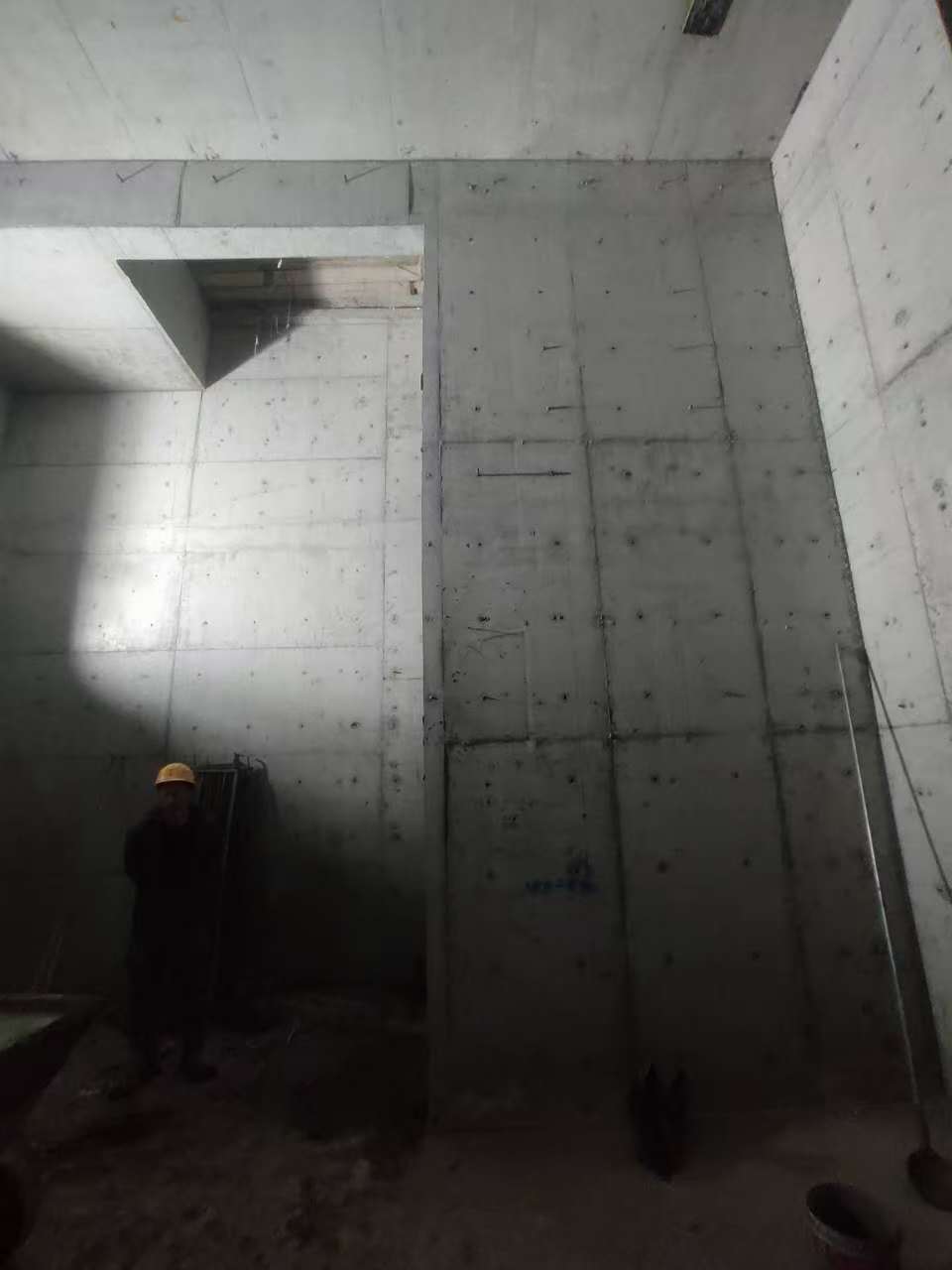 大城墙上开槽钢筋断了有影响吗